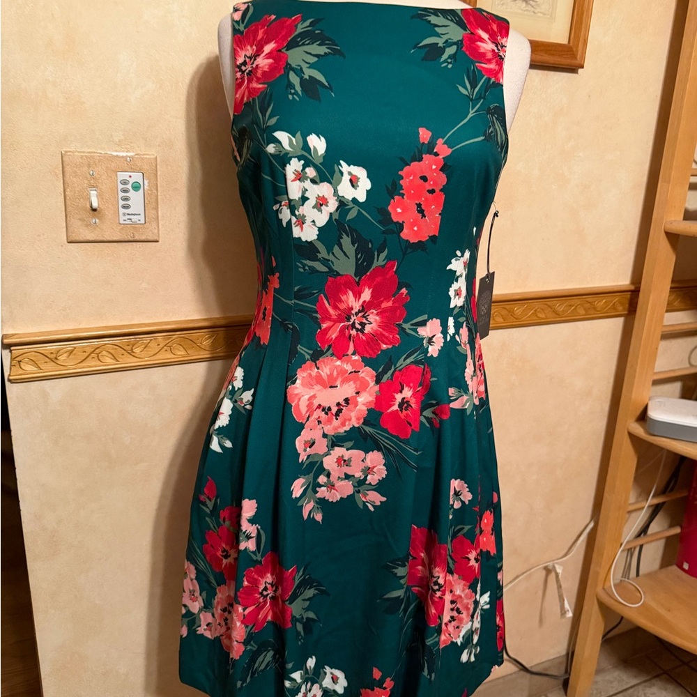 Vince Camcuto fit and flare dress with side pockets NWT size 8
